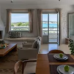 Ambassador Luxury Villa *