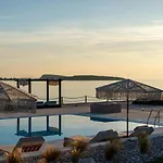 Ambassador Luxury Villa *