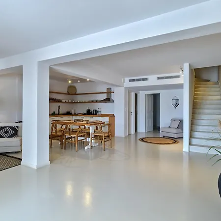 Ambassador Luxury Villa *
