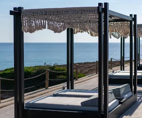 Ambassador Luxury Villa *