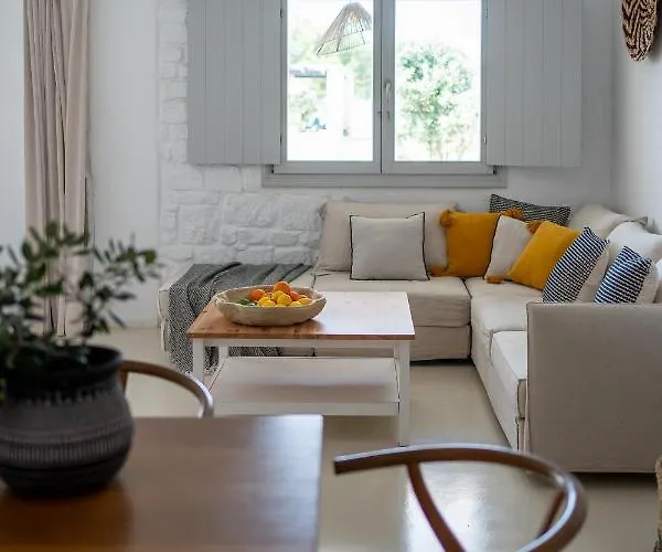 Ambassador Luxury Villa *